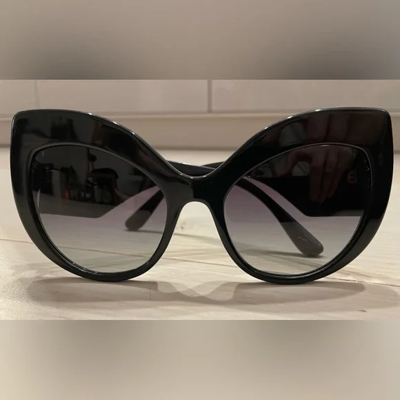 Original DOLCE & GABBANA EYEWEAR
Cat-Eye Oversized Sunglasses - Picture 2 of 3